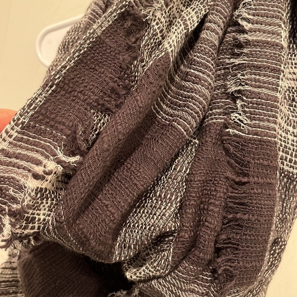 Loft Scarf - Picture 4 of 4